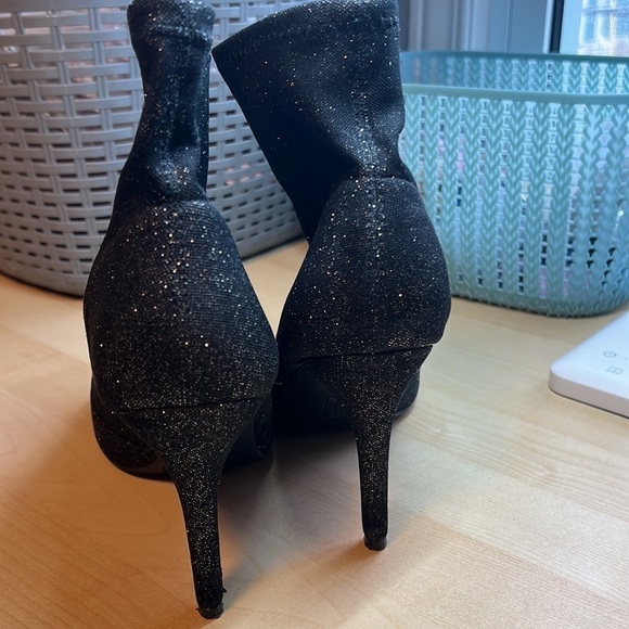 BRASH Spicy Etain Pointed Ankle Booties Silver/Black Size 8.5 - Picture 5 of 7